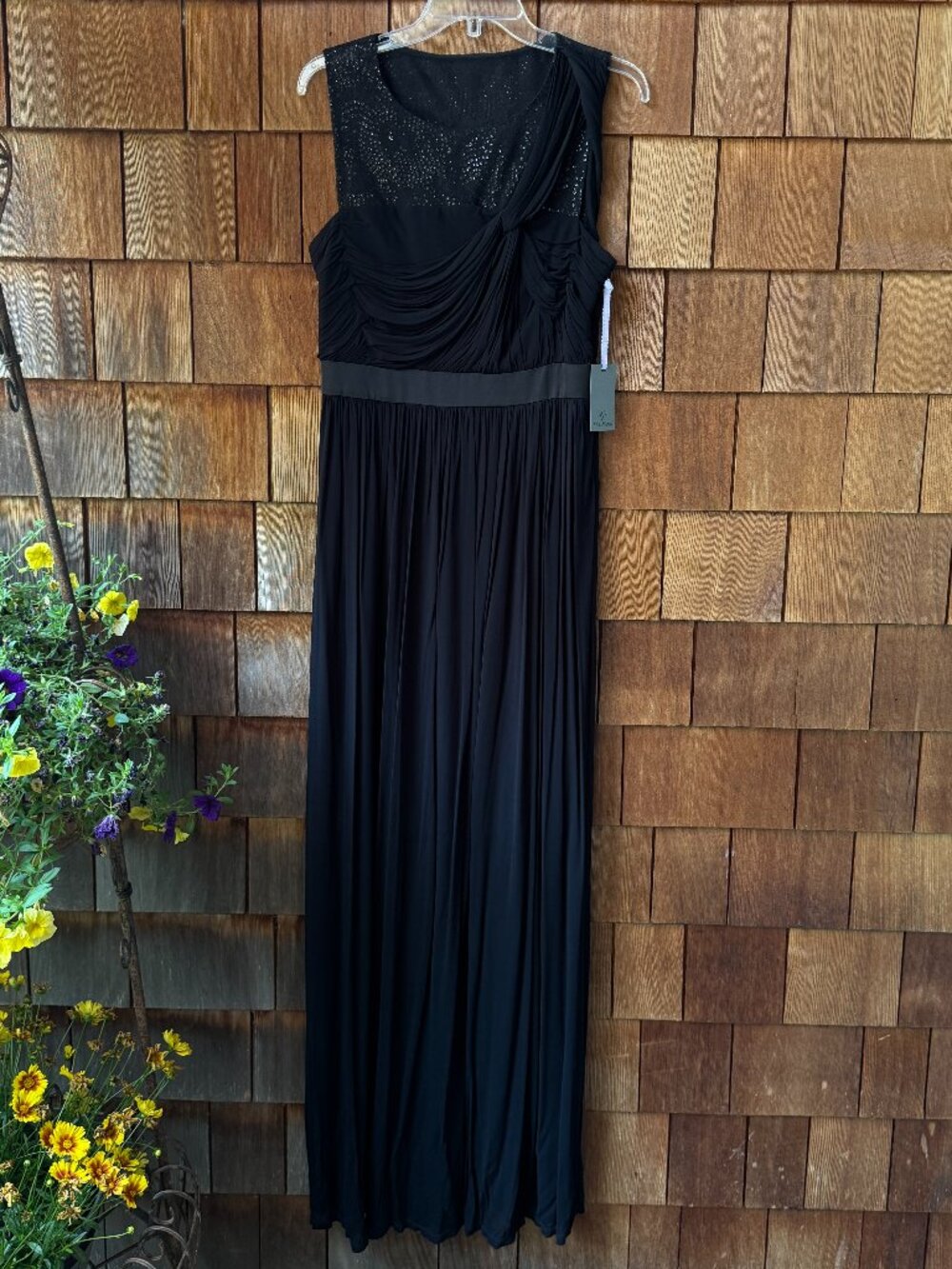NWT Vera Wang Stunning Black Sleeveless Gown with Sheer Sequin Bodice  Women's 8